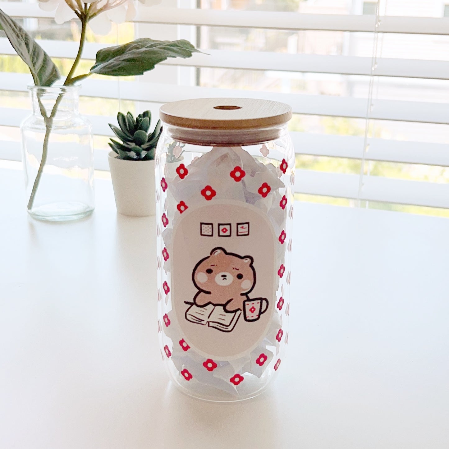 DW012 | Brownee Reading | Glass Cup with Lid and Straw