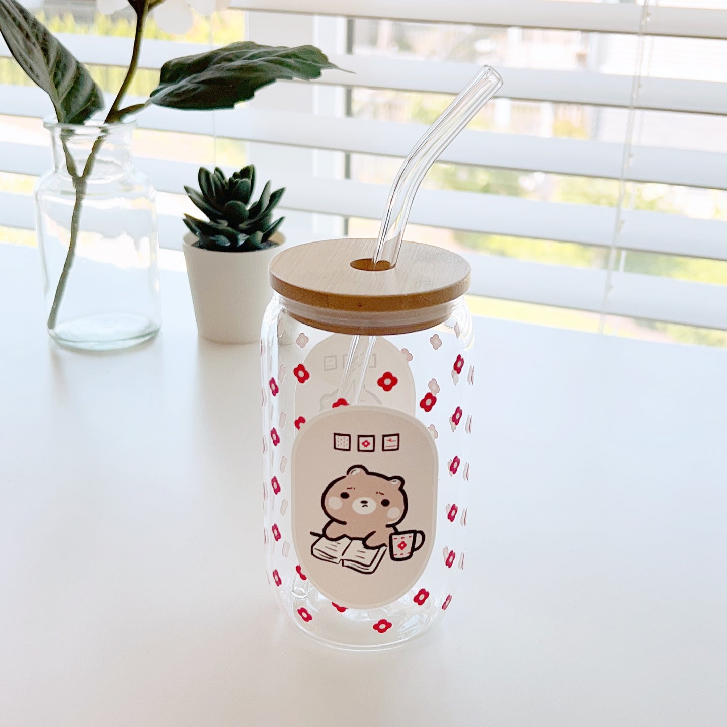 DW012 | Brownee Reading | Glass Cup with Lid and Straw