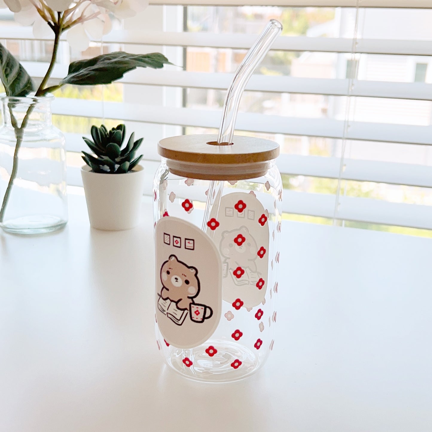 DW012 | Brownee Reading | Glass Cup with Lid and Straw