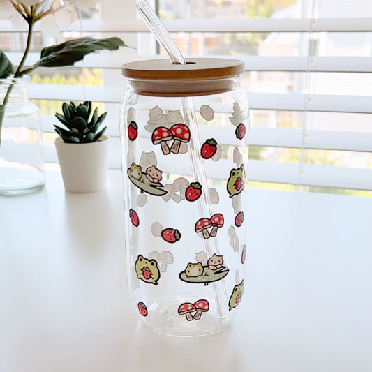 DW016 | Brownee and Frogs | Glass Cup with Lid and Straw